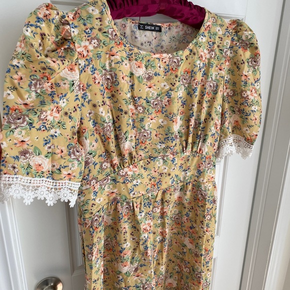 Yellow Lacey Floral Dress - Picture 4 of 11